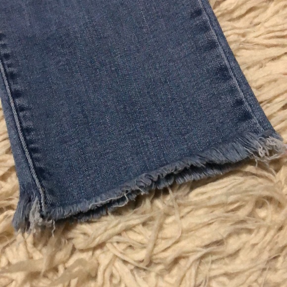 Levi’s 724 High Rise Straight Crop-Sz 28-Med Wash-Distressed Knee-Raw Edge Cuff - Picture 5 of 15